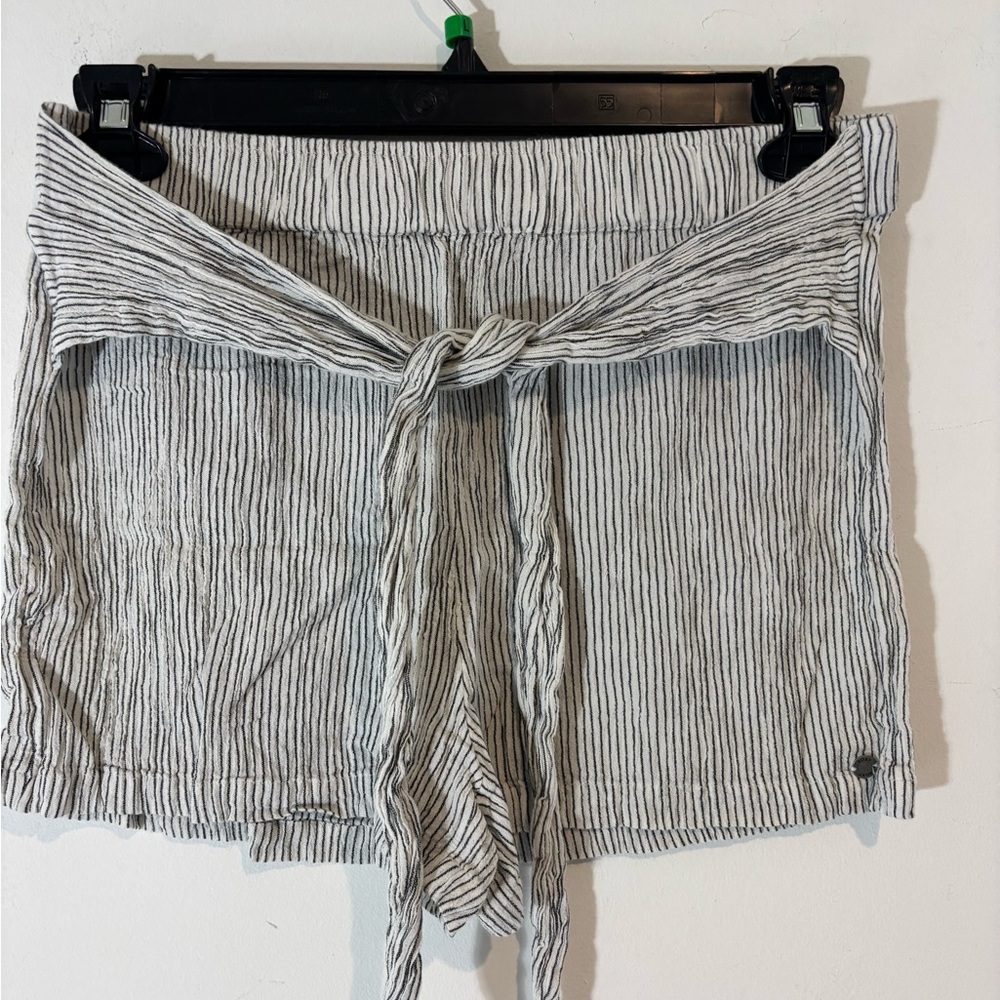 Roxy Women Size Large Striped Fabric Shorts Tie In Front Casual Summer Vacation